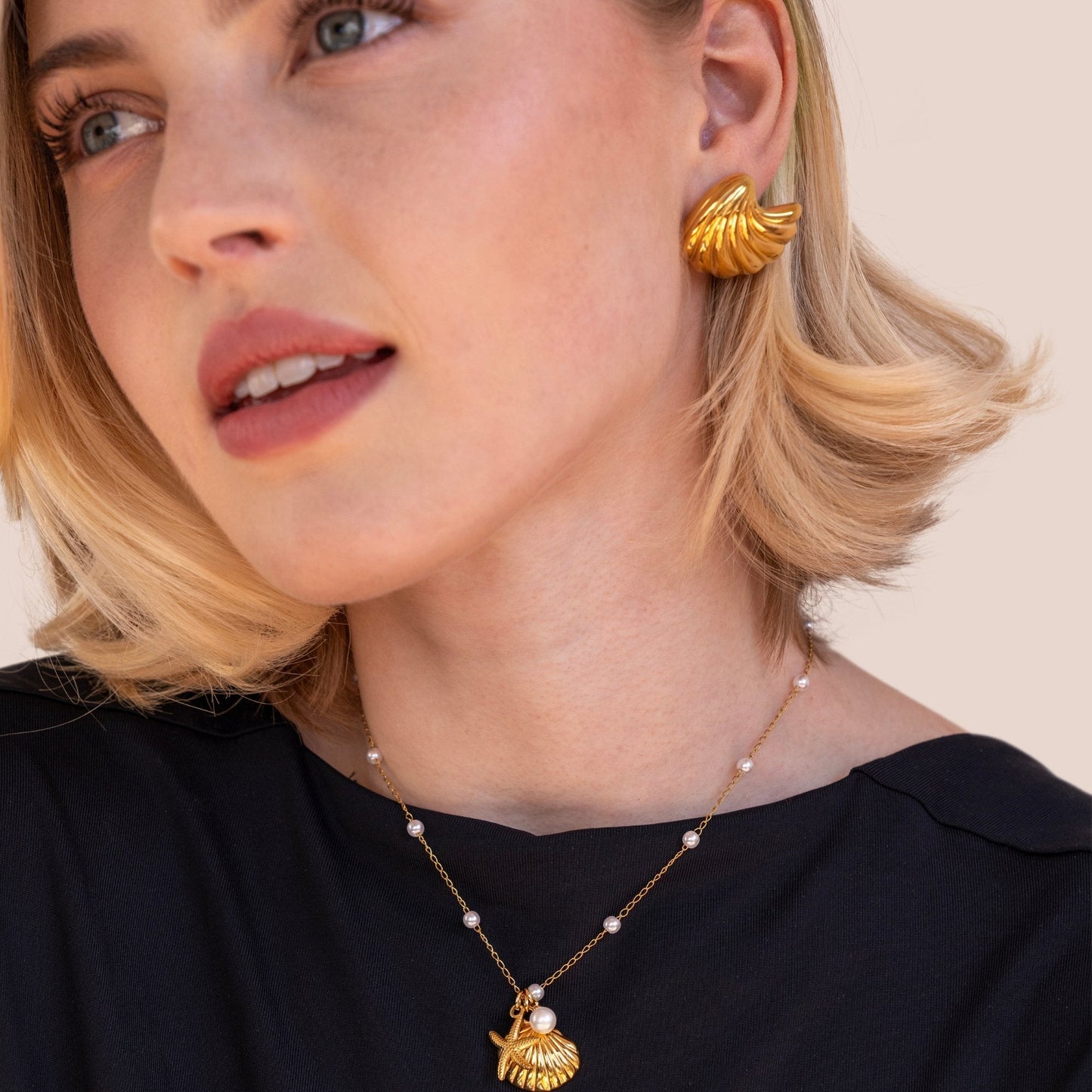 Orecchini in conchiglia d'oro