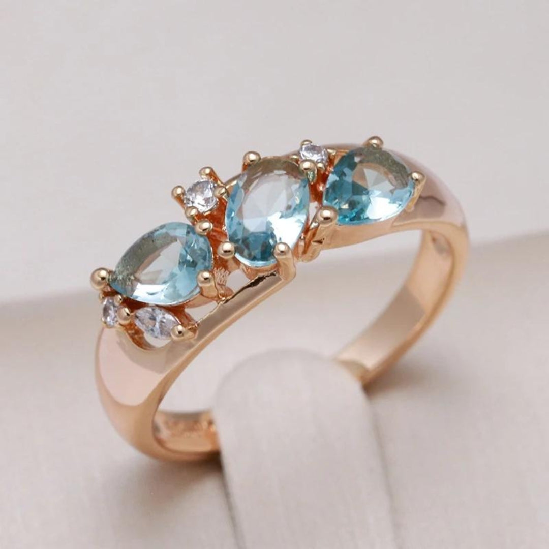 Elegante anello vintage in zirconia blu in oro