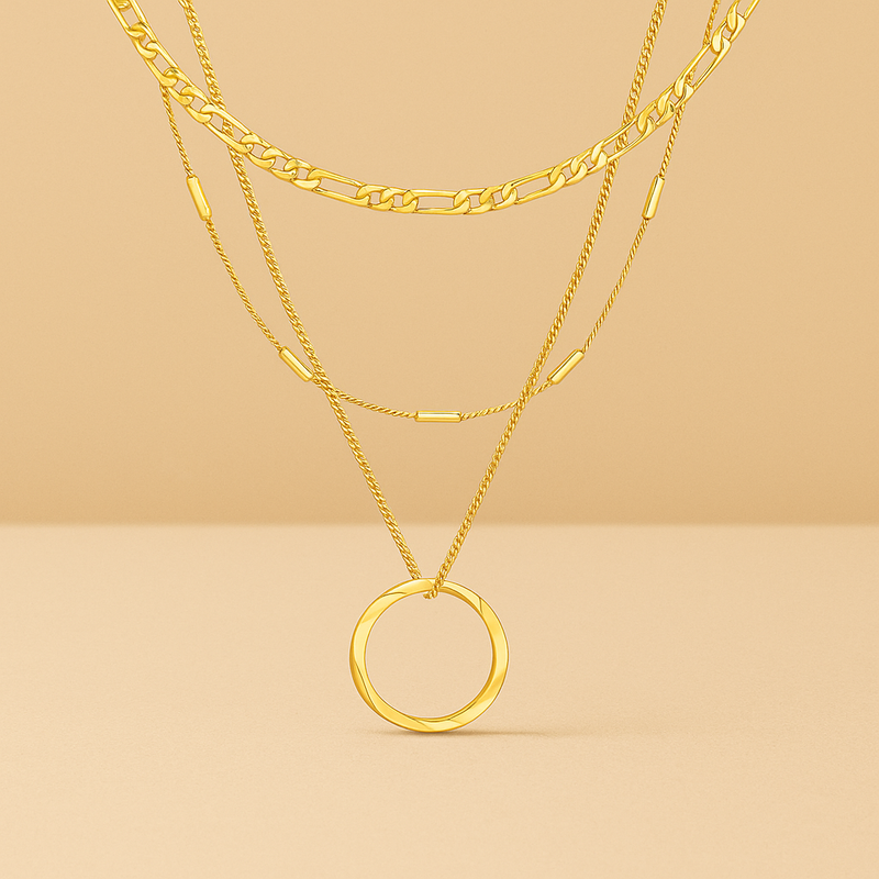 Collana con ciondolo a cerchio aperto a tre file in oro