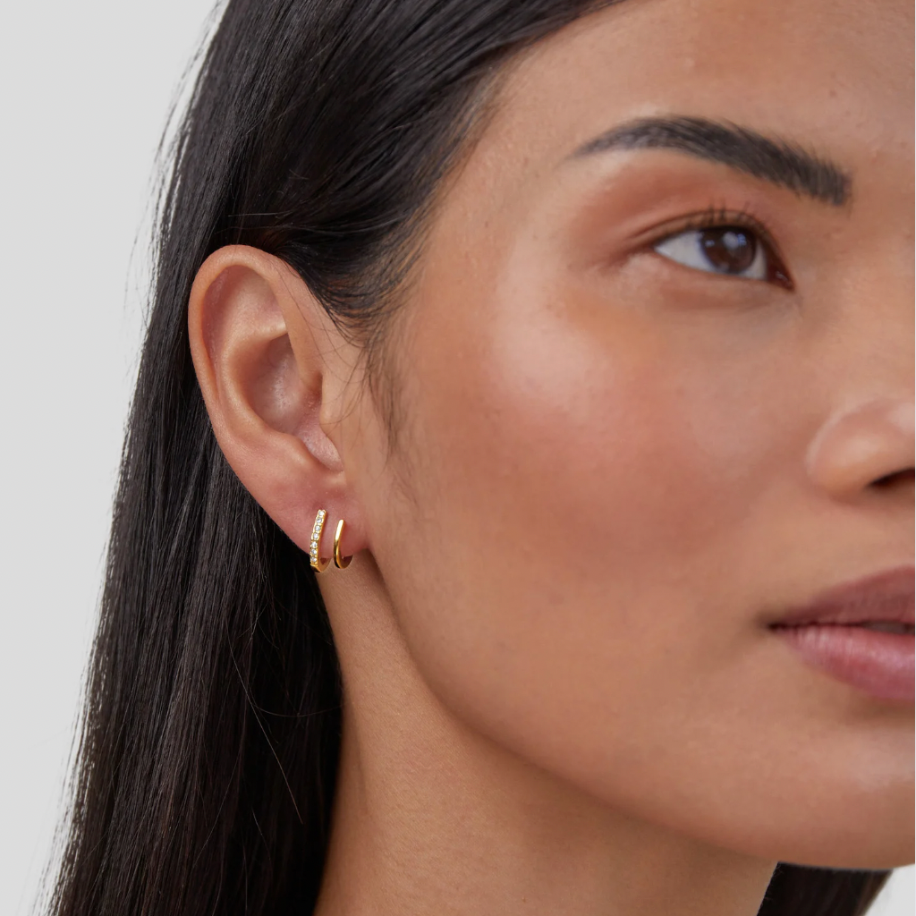 Orecchini a forma di artiglio in oro e cristallo