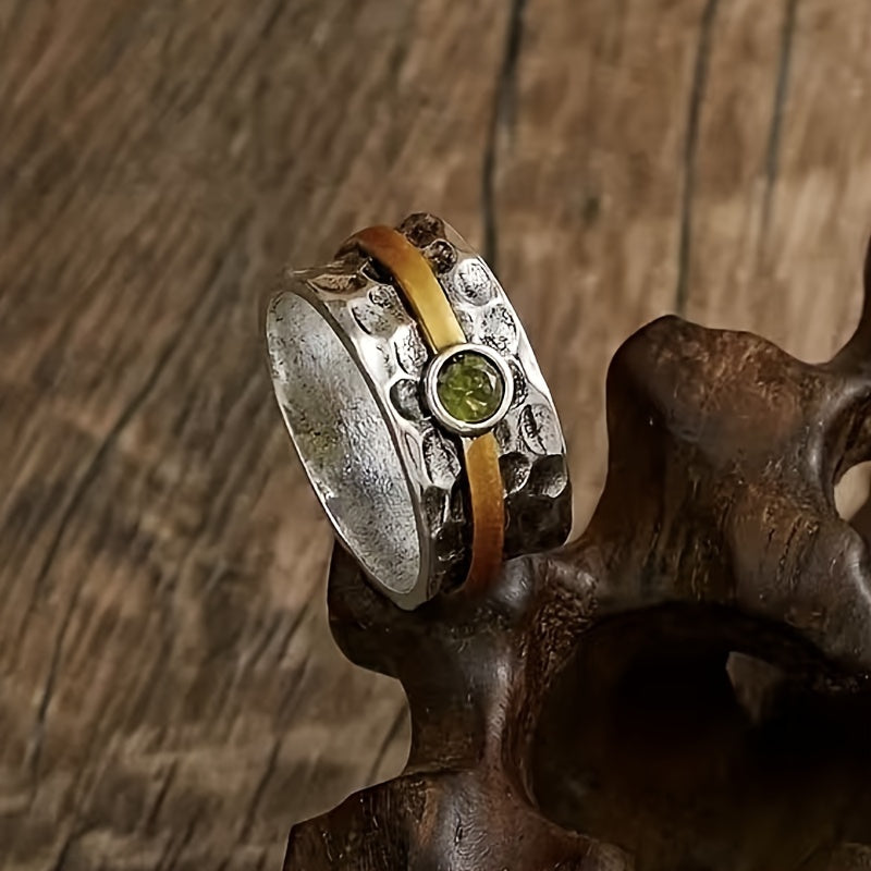 Elegante anello con zirconi verdi