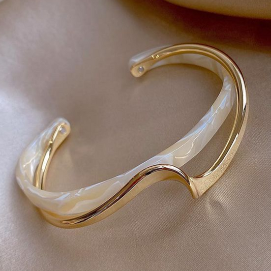 Phoebe - Elegante bracciale in opale dorato