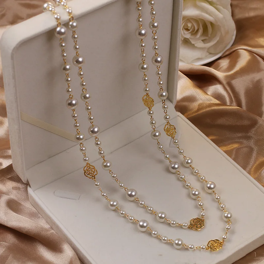 Elegante collana di perle dorate