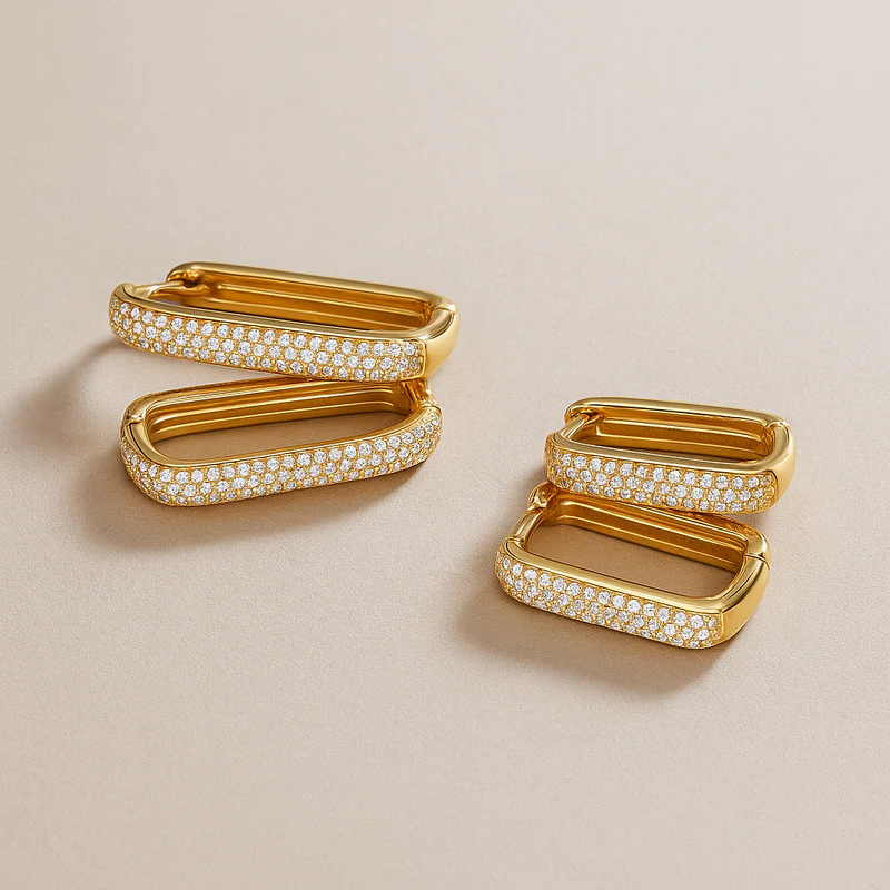 Orecchini a cerchio con pavé in oro brillante