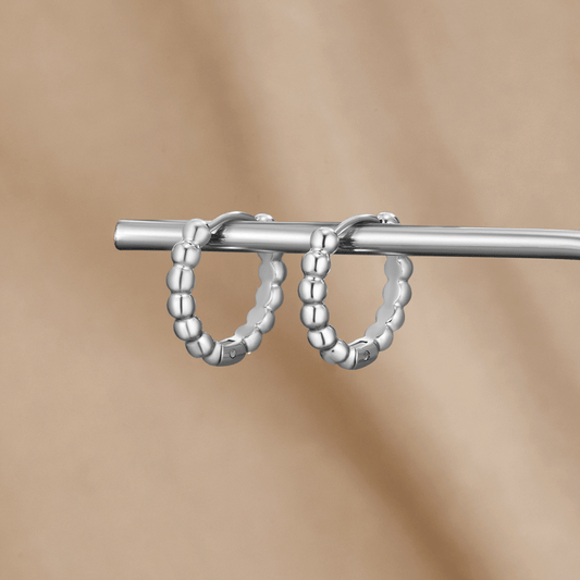 Orecchini a cerchio con perline in argento Leona