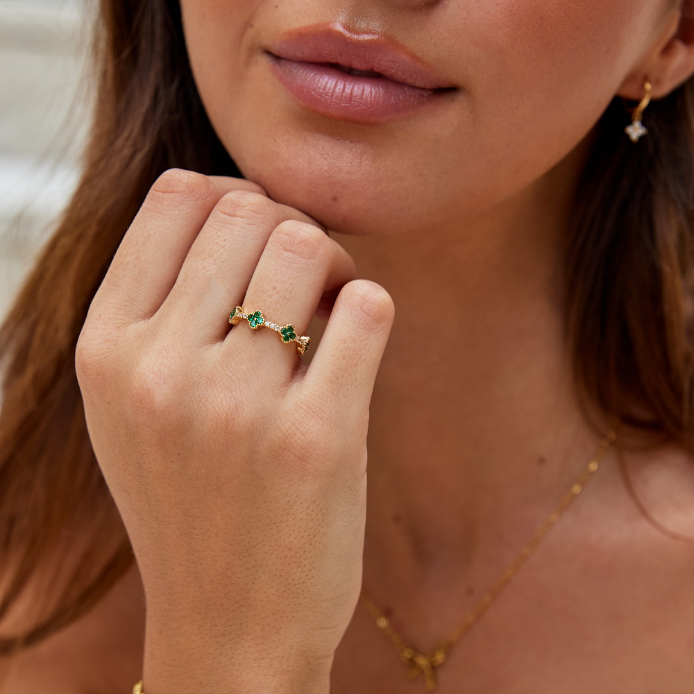 Anello di cristallo a forma di quadrifoglio