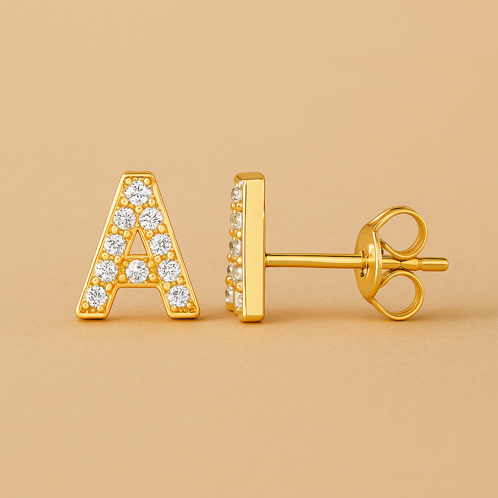 Orecchino a bottone con iniziale in oro