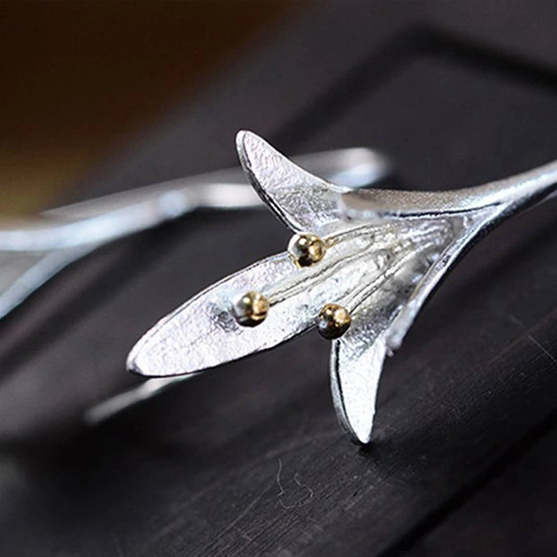 Esclusivi orecchini floreali in argento 